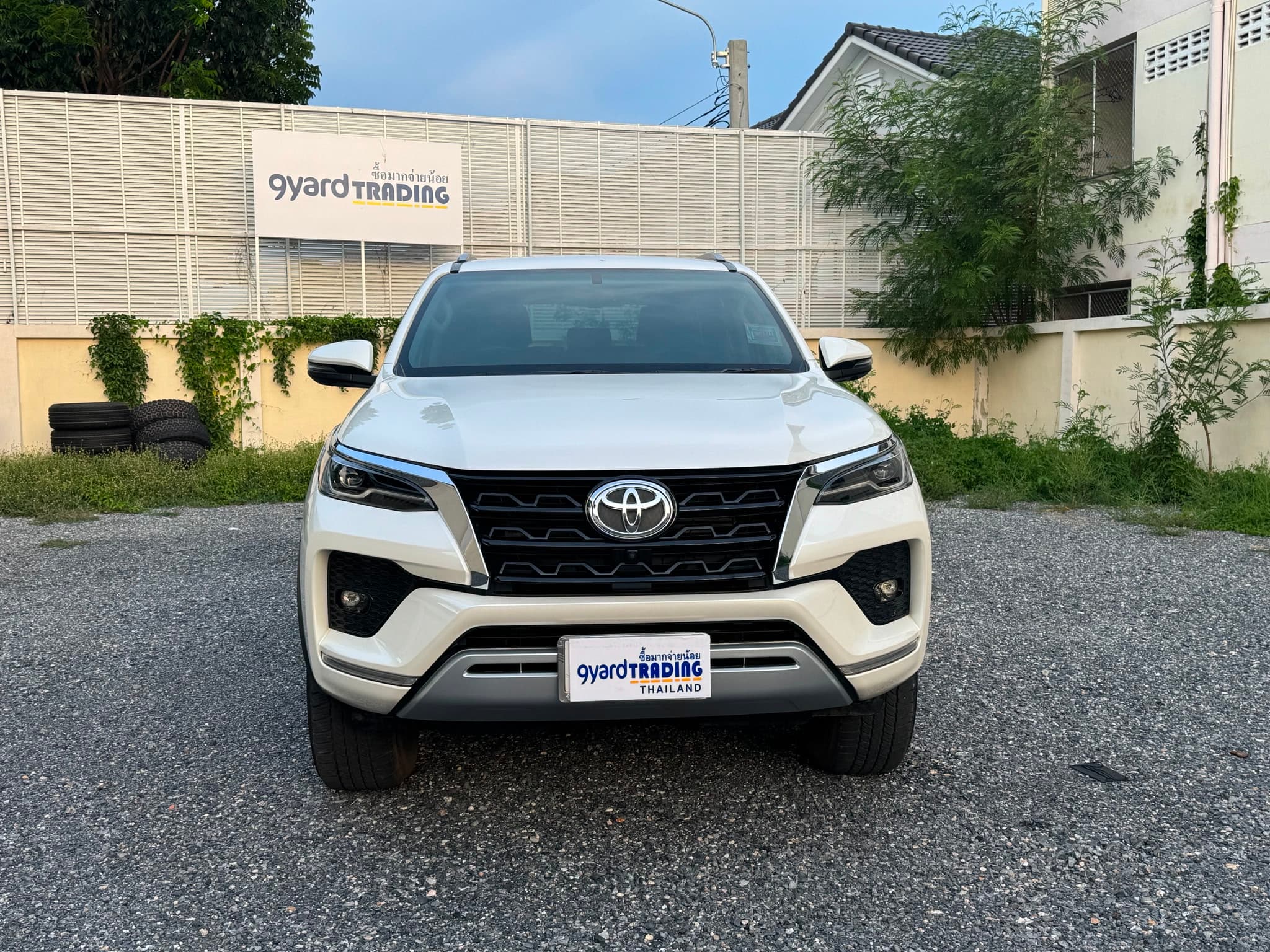 2022 TOYOTA FORTUNER SUV 2.4 4WD AT WHITE